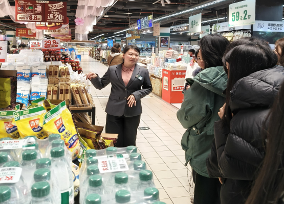 流光溢彩踐學(xué)路，鏈動(dòng)超市啟新程——物流管理專業(yè)2024級(jí)學(xué)生赴北京華聯(lián)超市開展認(rèn)知實(shí)習(xí)紀(jì)實(shí)